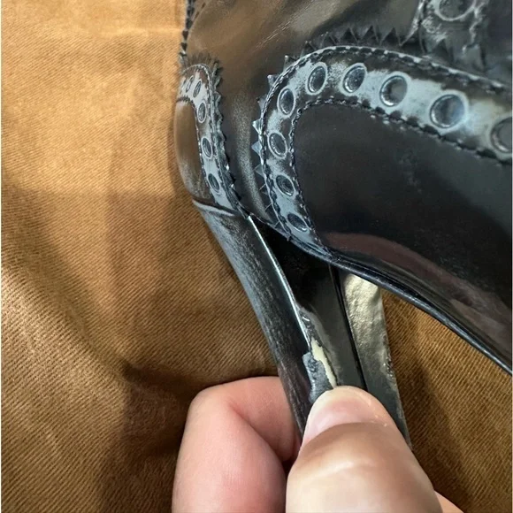 GUCCI GG BLACK/GRAY PATENT LEATHER BOOTS, SIZE 37.5